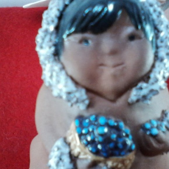 handcrafted Eskimo Bell blueberries - Picture 3 of 15